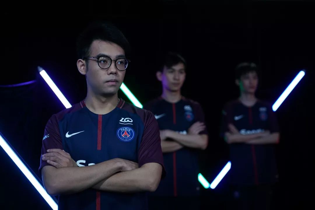 向翻牌